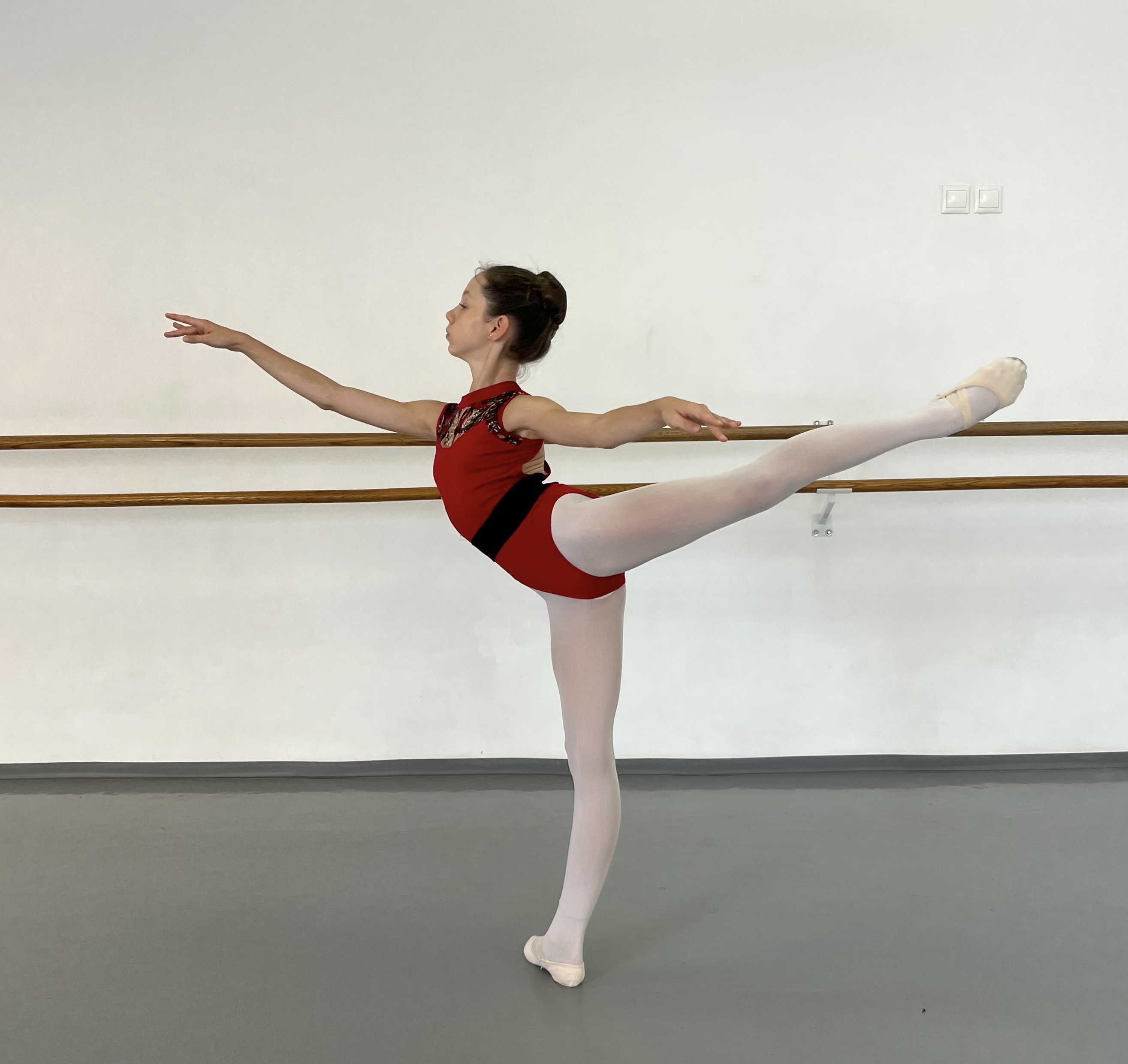 CAPLEA_Medeea_-_Provide_an_arabesque_photo.jpg