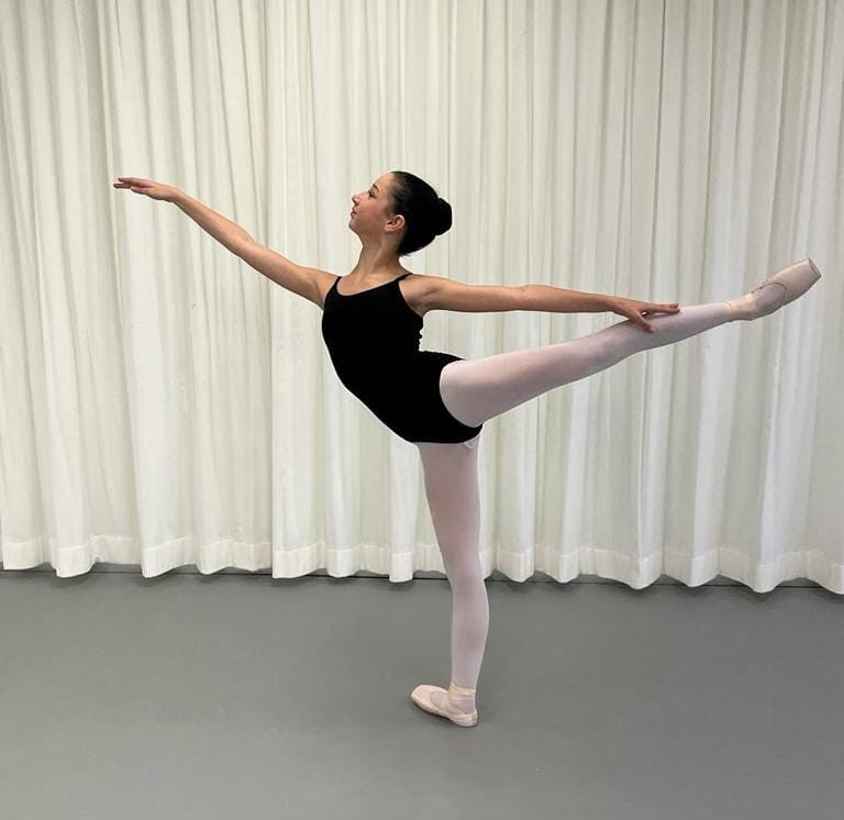 Chloe__Bullou_arabesque.JPG.jpg