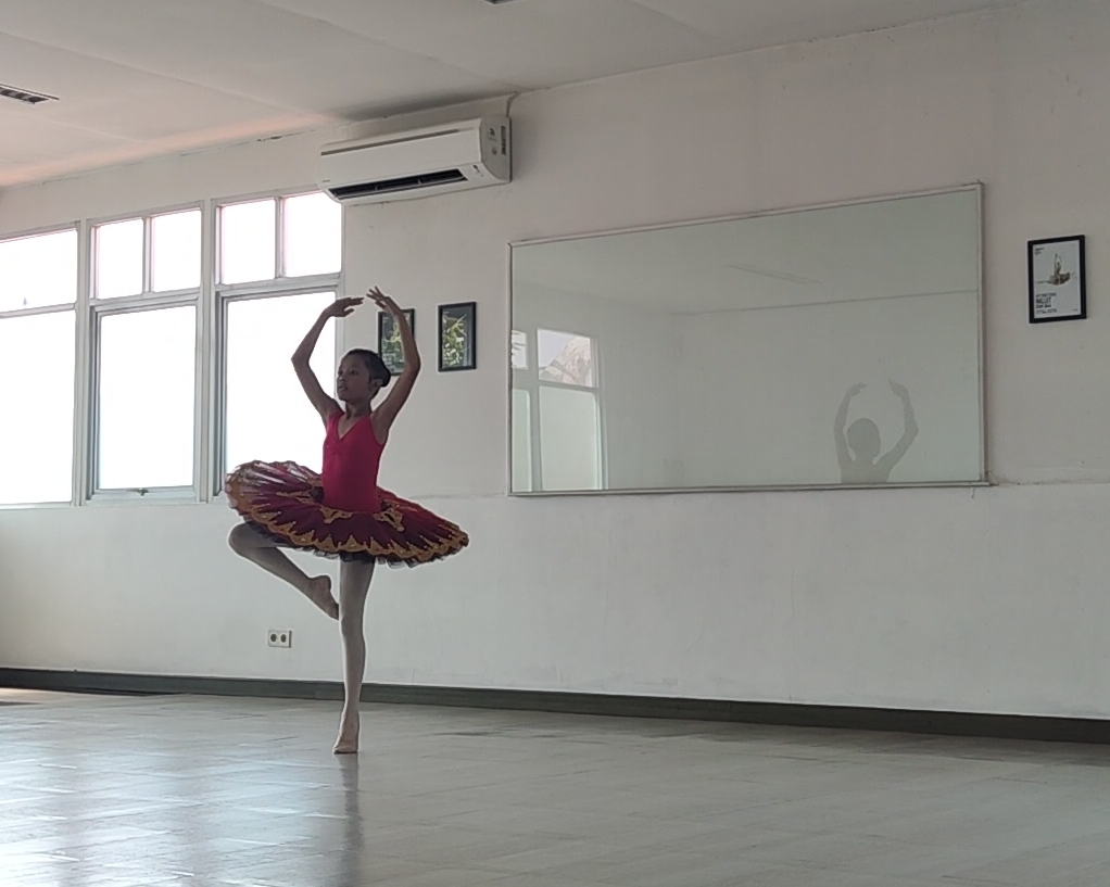 Screenshot_2023-11-03-00-44-23-228_com.miui.videoplayer-edit.jpg