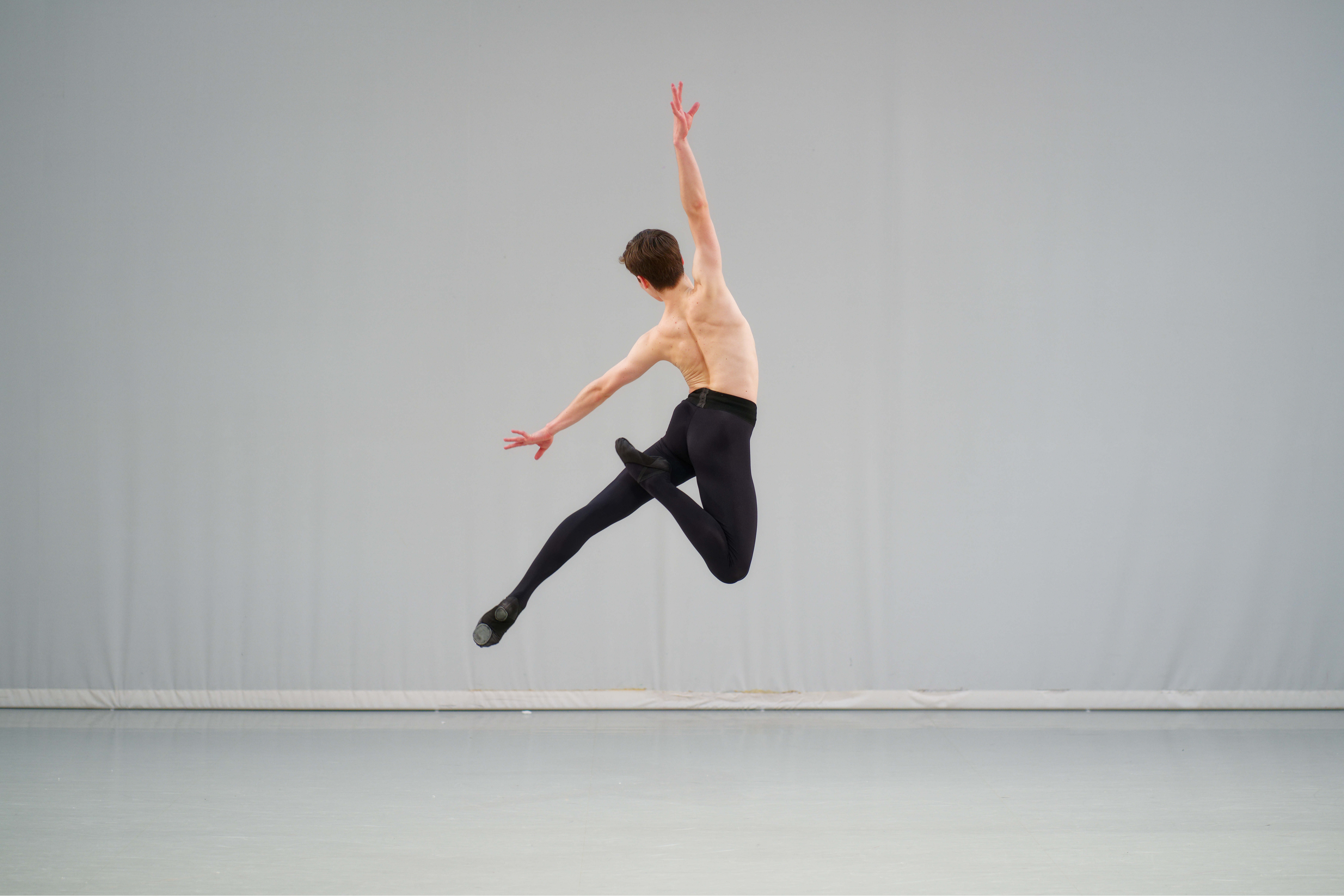 Tristan_Deflorenne_-_Jump.jpg