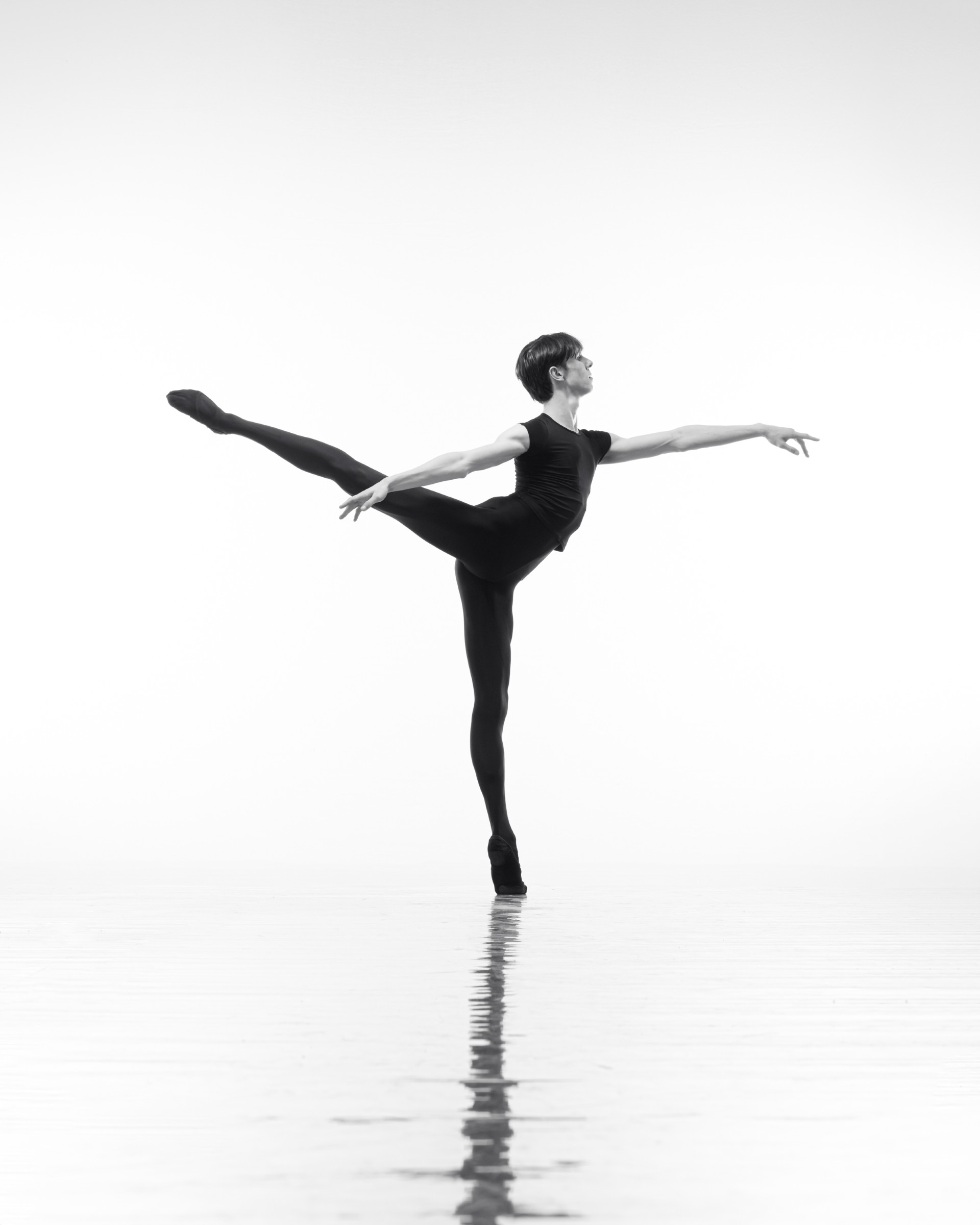 Arabesque_black_and_white.jpg