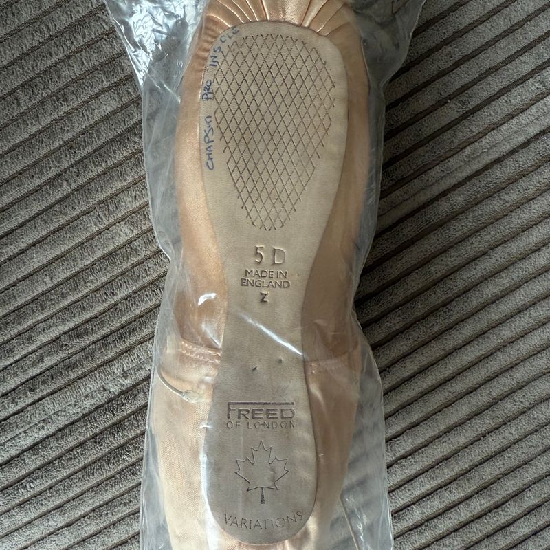 Freed of London Maple Leaf Pointe Shoes (5 D)